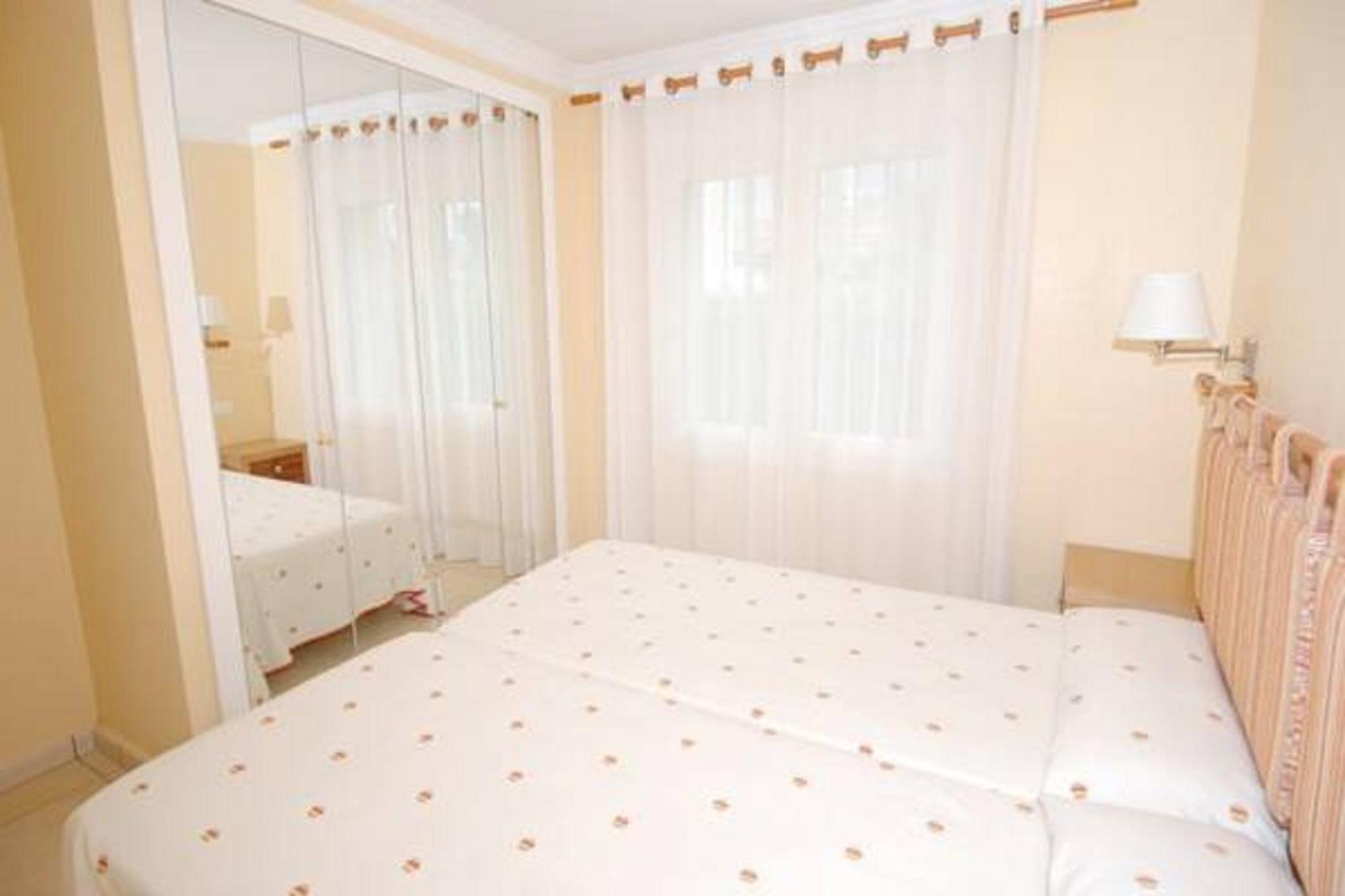 Villa Gaudi Oliva Room photo